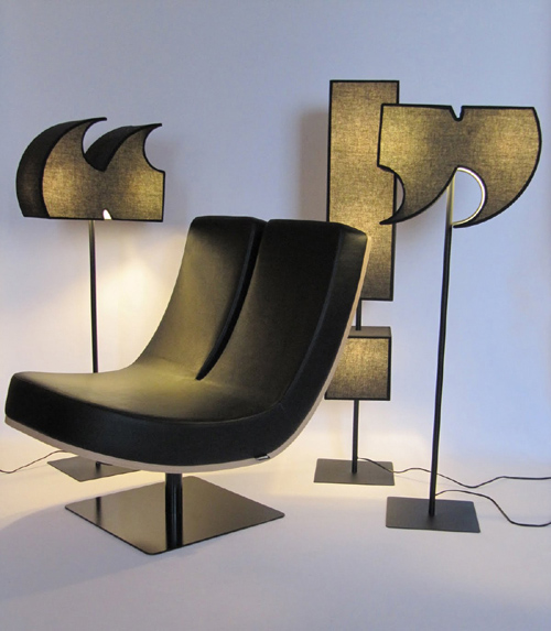 ABC székek és idézőjel lámpák, egyedi lounge bútor