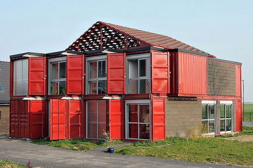 Kétszintes, 200nm-es modern ház 8 piros konténerből