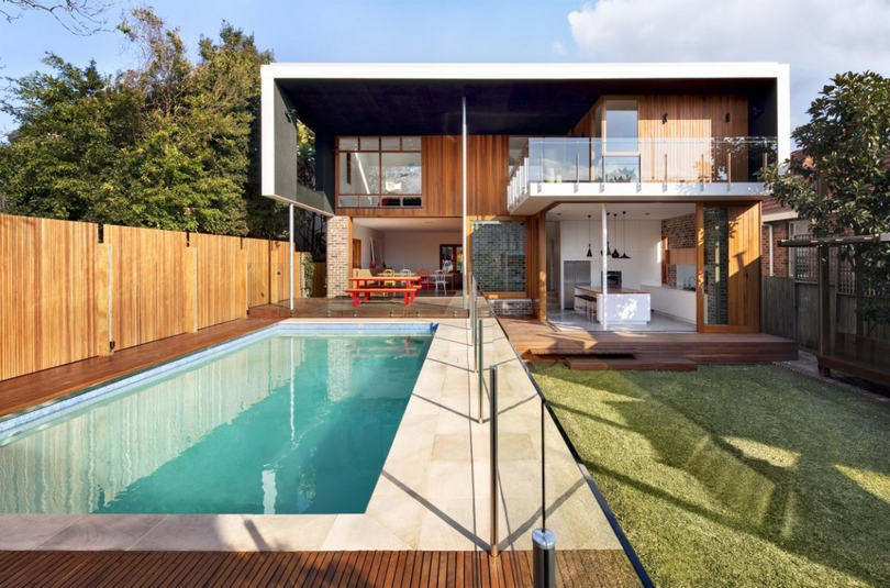 Modern ausztrál építészet - Tégla, fa és üveg az alap alkotóelemei ennek a modern felújított családi otthonnak