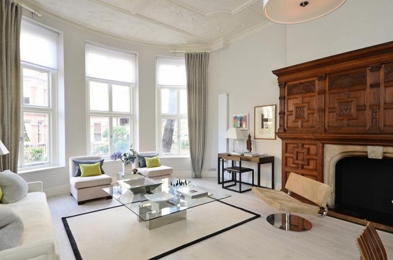 Modern 70nm-es lakás 42nm-es nappalival és egy gyönyörű fa díszítésű kandallóval 2