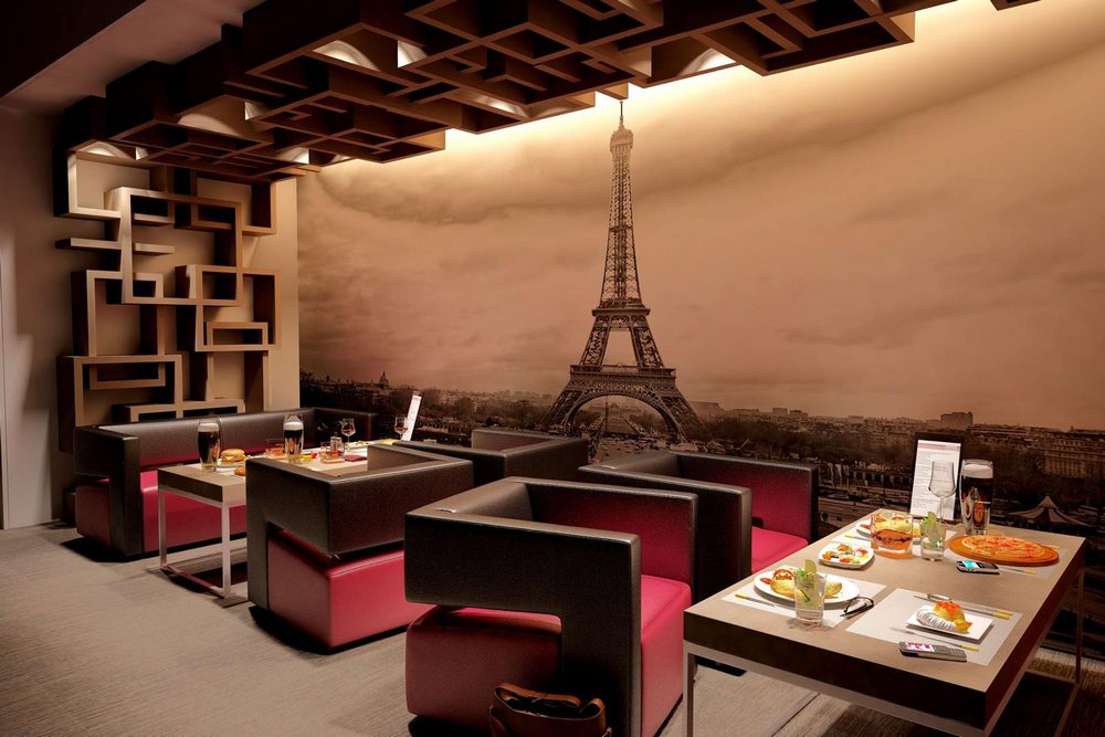NovoQ térelválasztó, térplasztika, álmennyezeti elem, amely minden formában meghatározó a térben, legyen a világ bármely pontján, akár egy párizsi étteremben