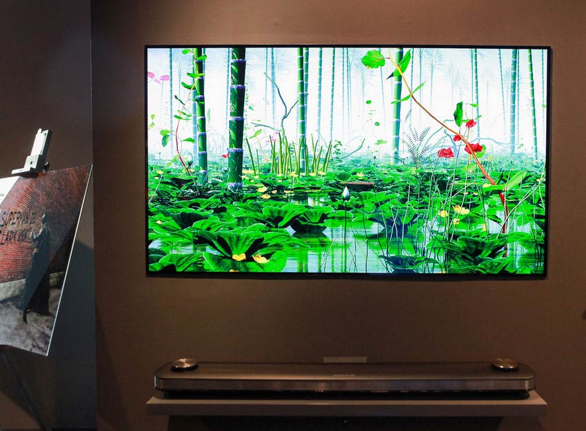Mint kép a falon - falra simuló LG SIGNATURE OLED W7 televízió az LG-től