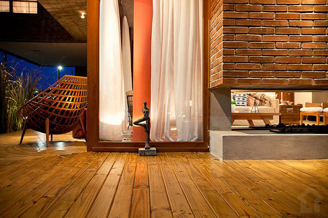 Kétoldalú kandalló design, kültéri és beltéri is egyben, a teraszon és a nappaliban is hangulatos 2