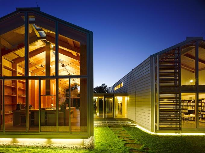 Modern, minimalista otthon és munkahely - a csónakház ihlette Nobis Housen