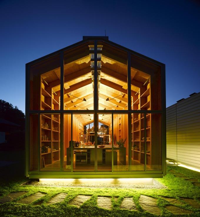 Modern, minimalista otthon és munkahely - a csónakház ihlette Nobis Housen