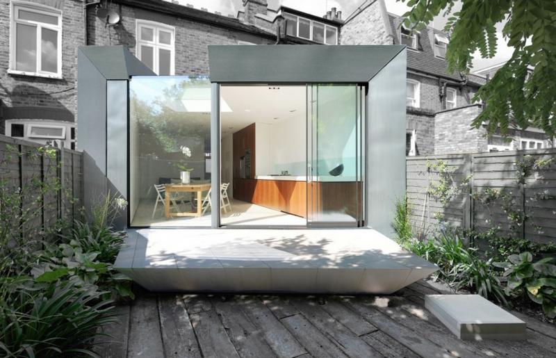 Látványos és elegáns polírozott cink homlokzat – kis minimál ház a Paul McAneary Architects-től 01