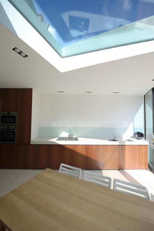 Látványos és elegáns polírozott cink homlokzat – kis minimál ház a Paul McAneary Architects-től 05