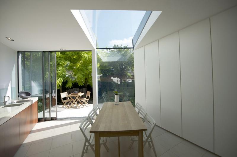 Látványos és elegáns polírozott cink homlokzat – kis minimál ház a Paul McAneary Architects-től 07