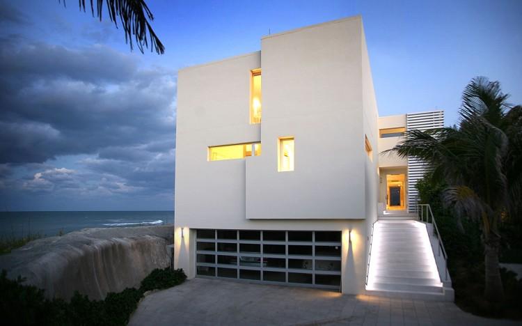 Beach Road 2 House by Hughes Umbanhowar Architects