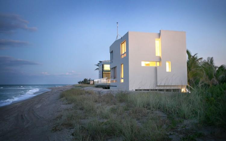Beach Road 2 House by Hughes Umbanhowar Architects