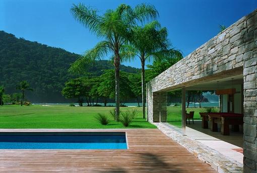 natural-minimalism-in-open-beach-house-design-1