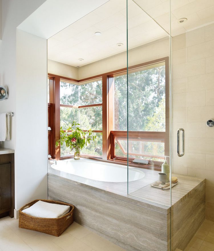 Fürdőkád az ablakban - különleges fürdők, ahol a víz és látvány egyszerre kényeztetnek