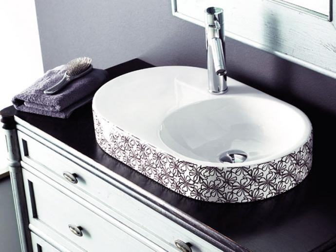Stílusos fekete-fehér mosdók  kellemes dekor mintákkal | BATHCO