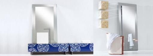 Bright-Glass-Bathroom-furniture-with-floral-motif-by-Cogliat
