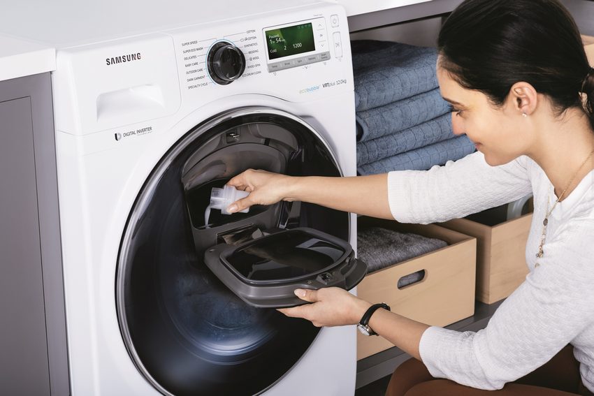 Mosógép, amely egy sor innovatív és úttörő funkcióval nyújt hatékony megoldást a mosás során felmerülő nehézségekre - Samsung AddWash