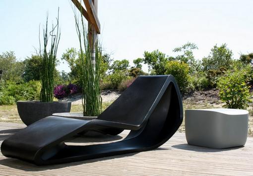 Organikus kerti bútor design újrahasznosított műanyagból