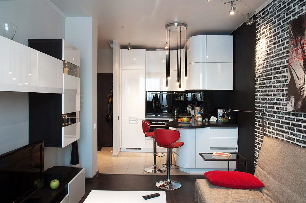 Kétszobás kis lakás kontrasztos dekorációval, fényes fehér konyhával és bútorokkal