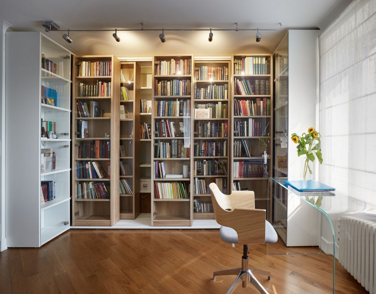 Kis lakás nagy könyvtárral - munka, pihenés, vendégek - praktikus berendezés 35m2-en