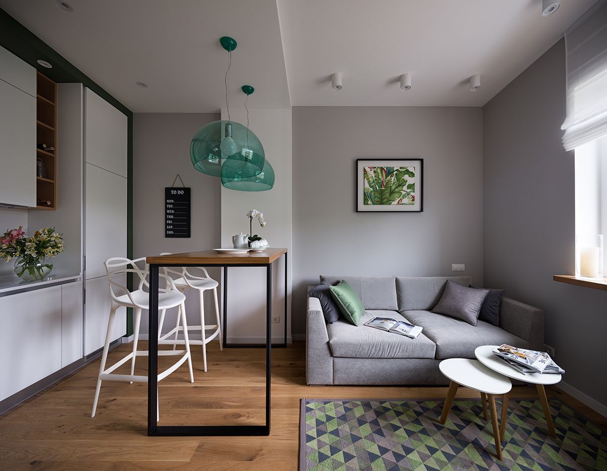 Kis lakás nagyon elegáns és modern, otthonos berendezéssel, mély zöldekkel, növény mintákkal, szép fa felületekkel - 35m2
