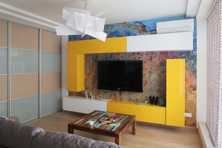 Élénk színek és pozitív energia - 42 négyzetméteres lakás színes dekorációval