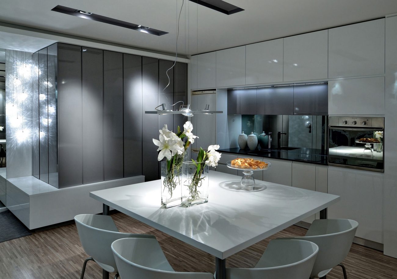 Modern, elegáns garzon - nappali, konyha, étkező, üvegfallal leválasztott háló