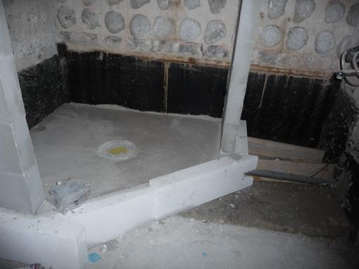 Panellakás felújítás napról napra - fürdőszoba zuhanyfülke