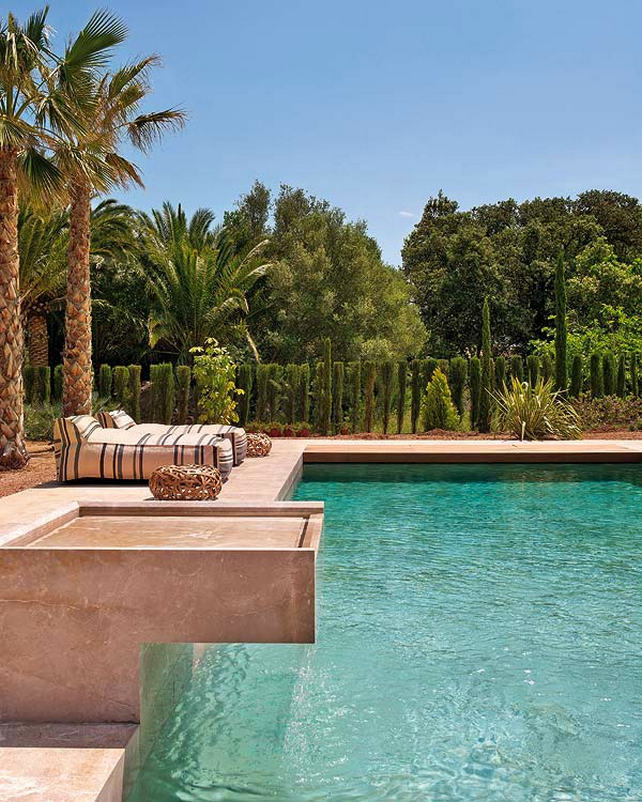 Medence - Modern, természetes hangulatú mediterrán otthon - a kő és a fa szépsége