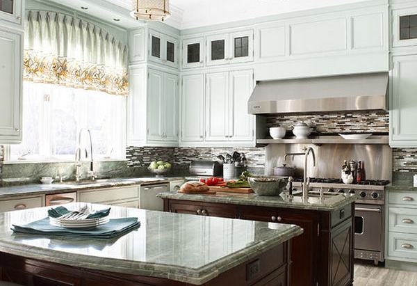 Nagy elegáns klasszikus konyha két konyhaszigettel - Taylor Hannah Architect Inc.