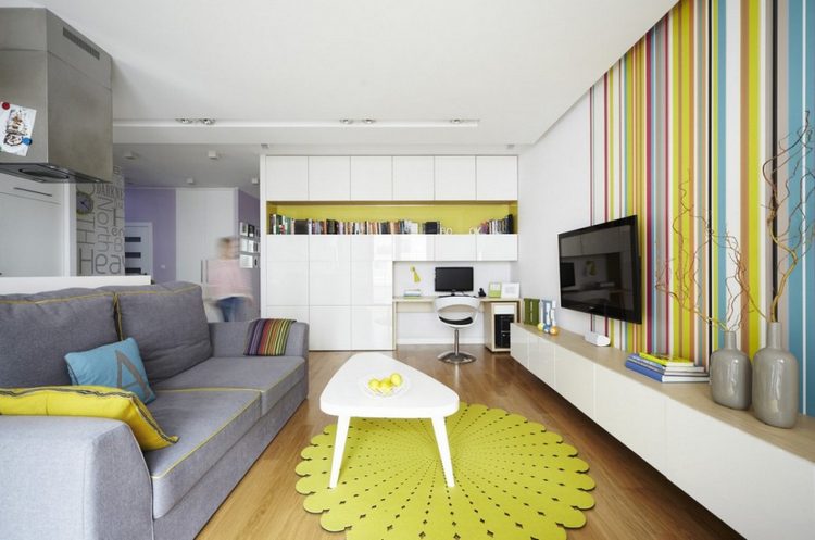 Modern 90nm-es lakás letisztult vonalakkal és színes elemekkel