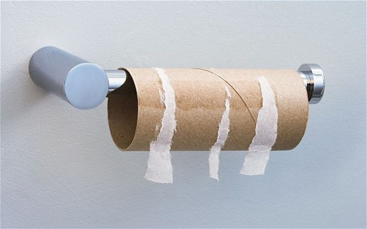 10. Ha elfogyott a wc papír tekercs, cseréld ki azonnal.