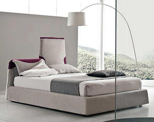 Modern olasz ágy a Bolzan Beds-től állítható plüss fejtámlával