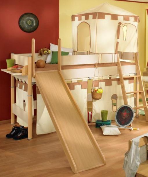 Játékos gyerekbútor, emeletes ágy, csúszda