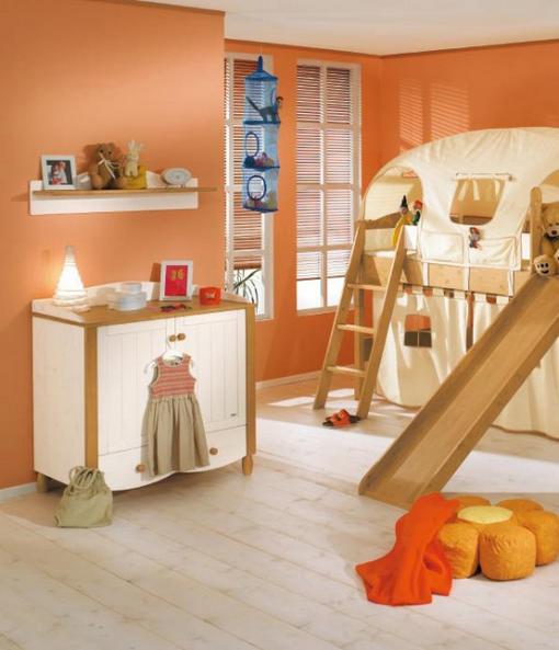 Játékos gyerekbútor, emeletes ágy, csúszda