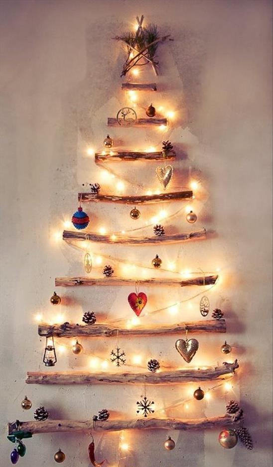 Három karácsonyfa helyettesítő ötlet dekorált faágakkal és fényekkel 2