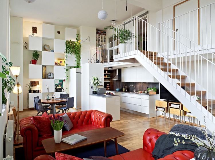 Világos, kétszintes svéd lakás 3m magas ablakokkal