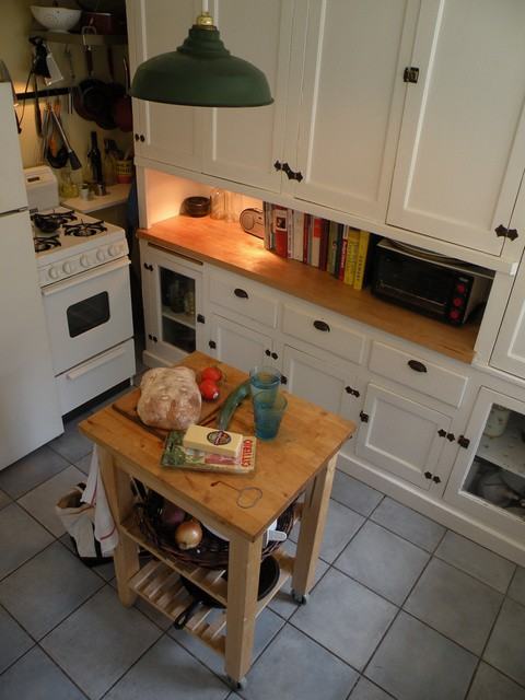 Praktikus kis konyhasziget ötletek - kis praktikus asztalka is funkcionálhat konyhaszigetként