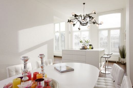 Elegáns, fehér színre hangolt lakás Amszterdamban a Hofman Dujardin Építészirodától.