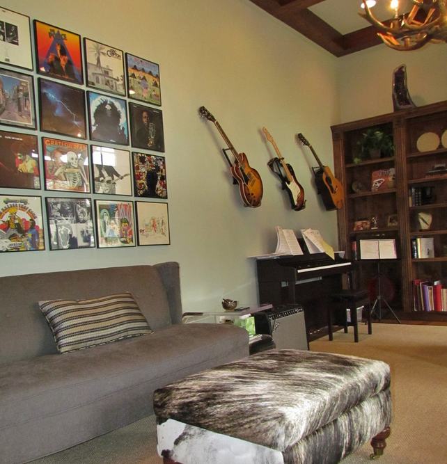 A nappaliban is megállja a helyét egy bakelit lemez borítókból kialakított kompozíció