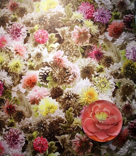 Drámai, dekadens és intenzív virágminta - lakástextil és tapéta - Maison & Objet 2011