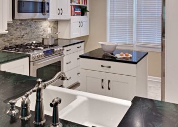 Praktikus kis konyhasziget ötletek - körbejárható, extra munkafelülettel és tárolóhellyel