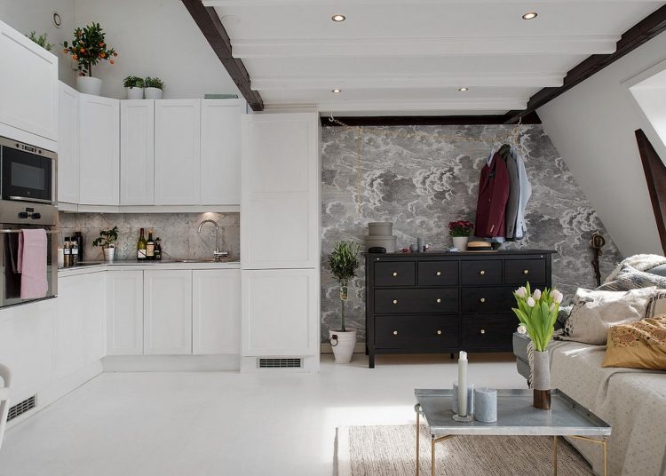 Szép manzárdlakás finoman nőies dekorációval - tetőtéri otthon 36m2-en, 12m2-es galéria