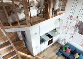 Hangulatos hálószoba a galérián zsalukkal – kis lakás nagy belmagassággal, világos, természetes dekorációval