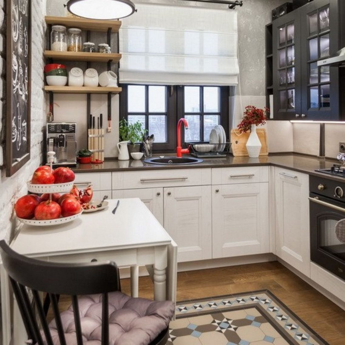 Panellakás berendezése egészen különleges és egyedi hangulattal – otthonos dekoráció meleg színekkel, fényekkel, téglával