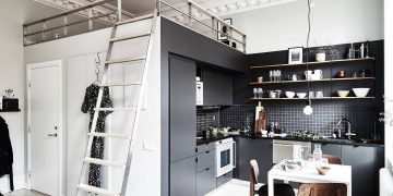 Pici és hangulatos - egyszobás lakás fürdőszoba fölött kialakított alvógalériával, fekete konyhával, 29m2