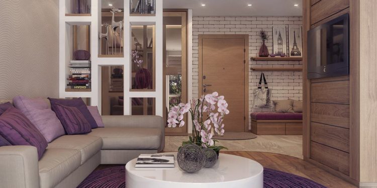 Természetes fa és szép lila árnyalatok harmóniája egy fiatal pár kétszobás lakásában