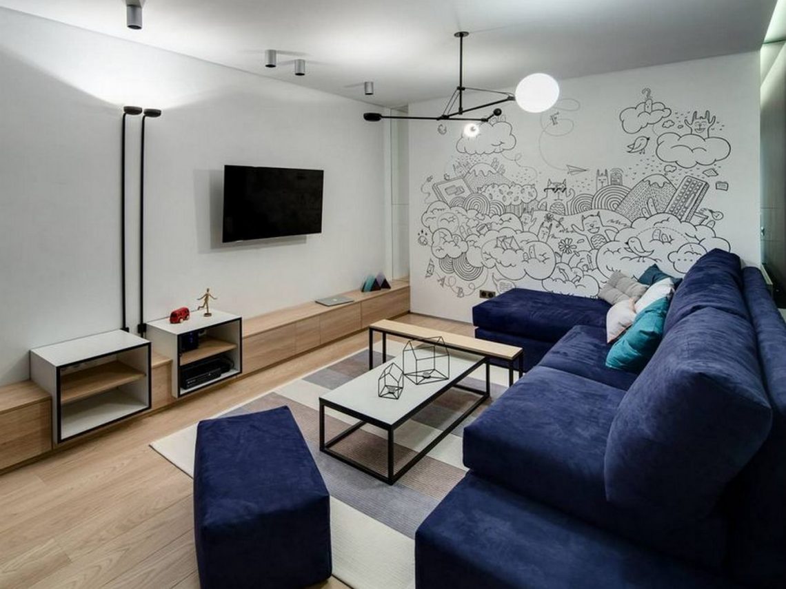 Modern legénylakás panelházban – 75m2-en racionális térhasználat, világos, változatos színek, minták, meleg fa textúrák – és játéktér egy cicának