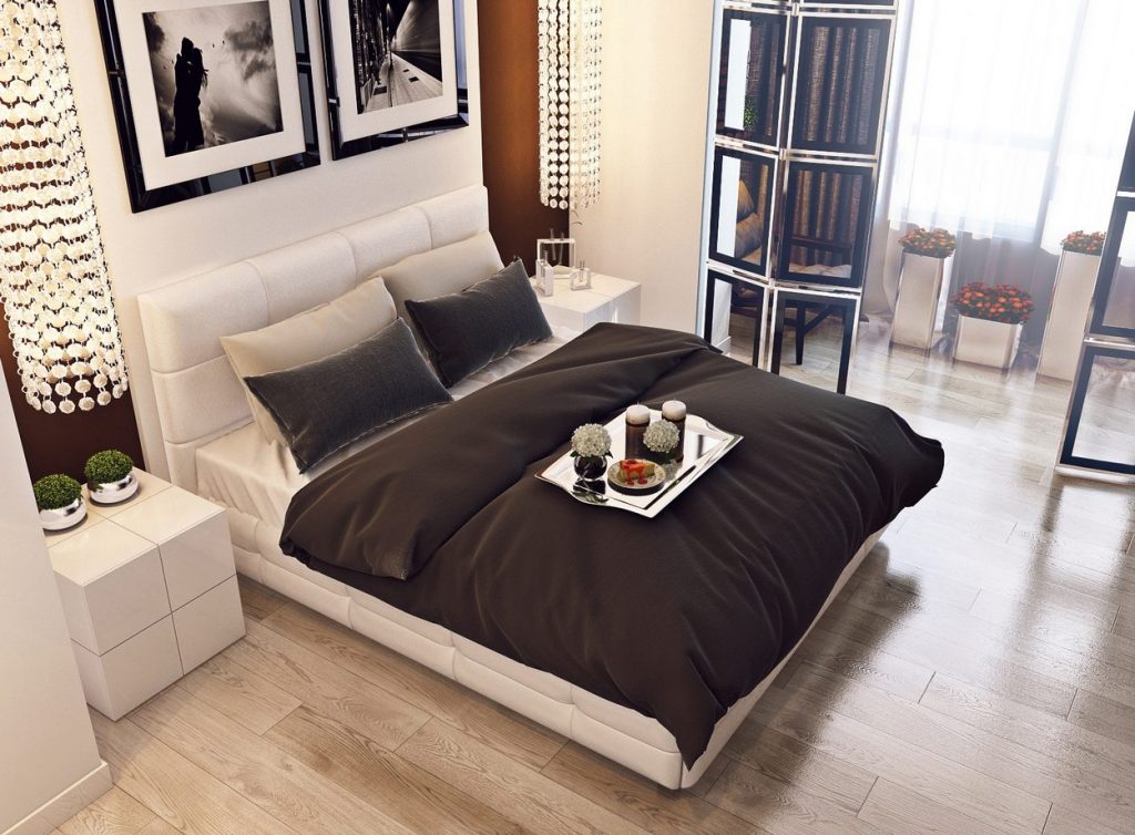 Elegáns hálószoba kontrasztos árnyalatokkal, beépített erkéllyel Elegáns hálószoba kontrasztos árnyalatokkal, beépített erkéllyel