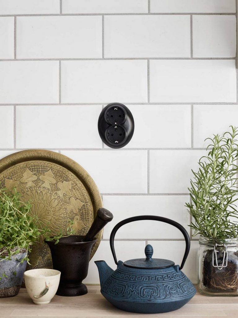 L alakú konyha ablakkal, kis étkezővel, lakásban 2