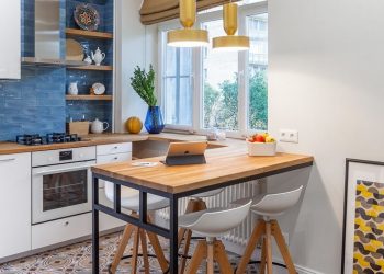 Fiatal pár világosra hangolt lakása szép gyerekszobával - franciás kialakítás, skandináv lakberendezés 44m2-en