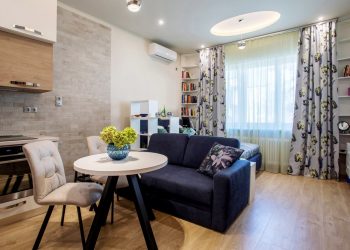 Egyedülálló hölgy kis lakásának berendezése a XIII. kerületben - egy szoba, két kerékpár, franciaágy 30m2-en